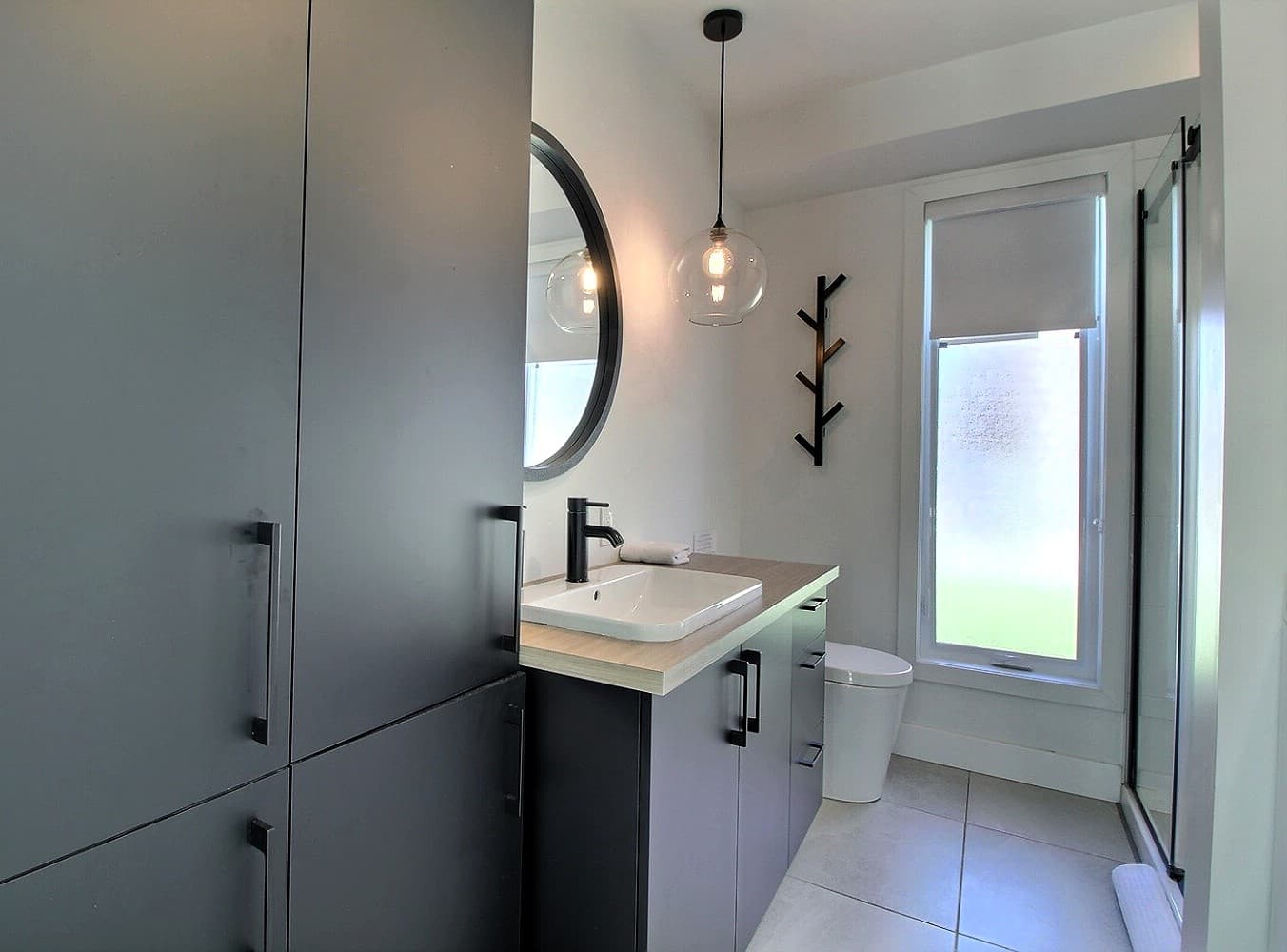 Salle de bain contemporaine du chalet Monsieur Ferréol