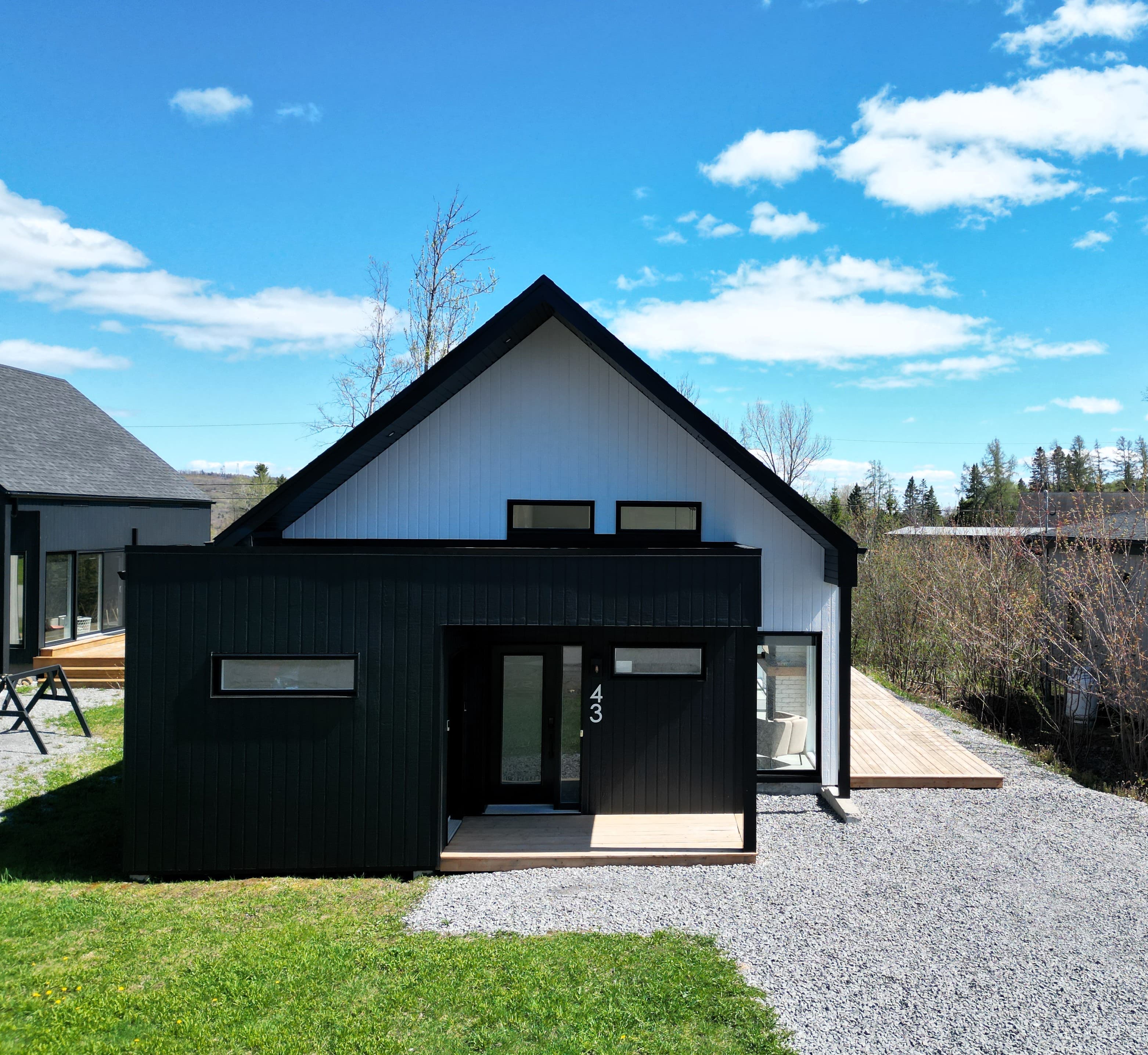 Entrée du chalet contemporain Monsieur Ferréol à Saint-Ferréol-les-Neiges
